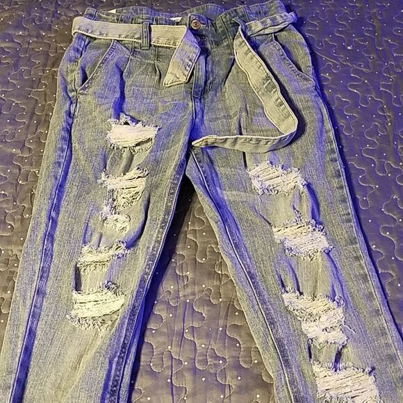 Almost Famous distressed jeans size 7 - Picture 1 of 6